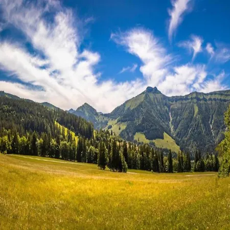 아파트 In Near Hiking Trails *